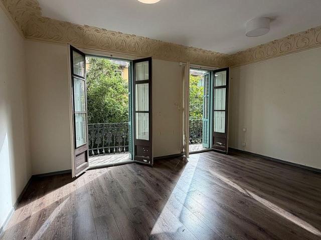 Piso en alquiler en calle D'aribau, Barcelona, de 100 m² 3 habitaciones por 1.828