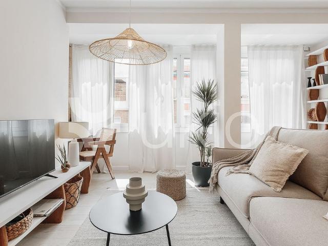 Piso en alquiler en calle D'arimon, Barcelona, de 51 m² 2 habitaciones por 2.165
