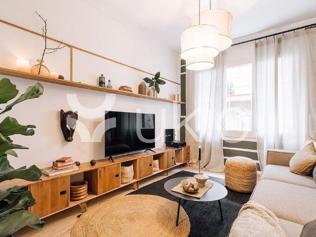 Piso en alquiler en calle D'aulèstia i Pijoan, Barcelona, de 90 m² 3 habitaciones por 2.335