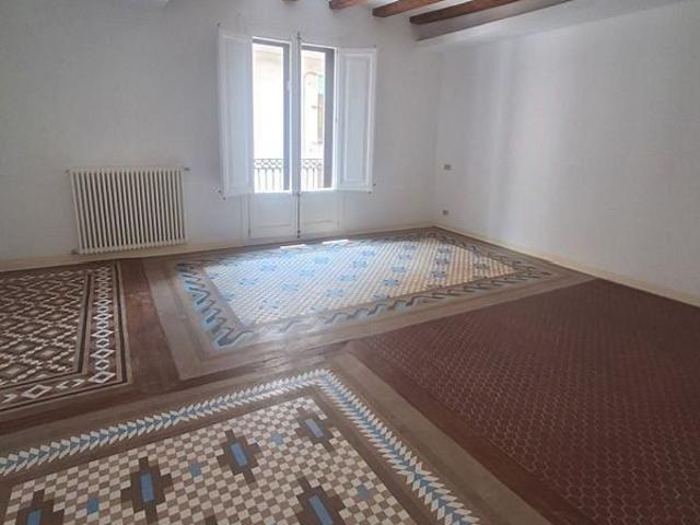 Piso en alquiler en calle D'avinyó, Barcelona, de 162 m² 3 habitaciones por 1.729
