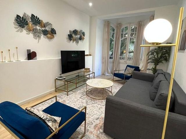 Piso en alquiler en calle De Muntaner, Barcelona, de 90 m² 2 habitaciones por 2.000