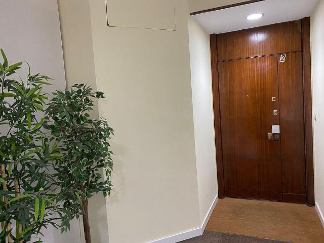 Piso en alquiler en calle De Muntaner, Barcelona, de 100 m² 4 habitaciones por 2.340