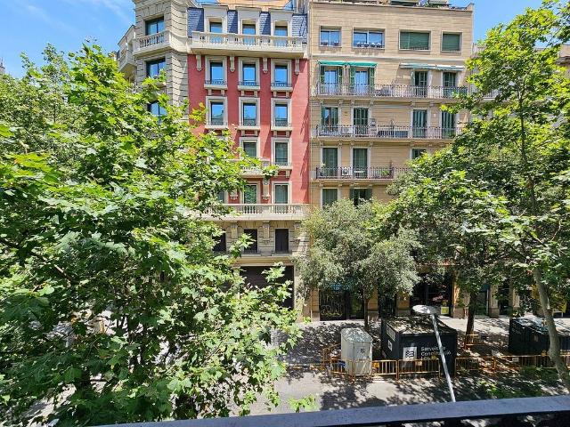 Piso en alquiler en calle De Muntaner, Barcelona, de 110 m² 3 habitaciones por 3.200