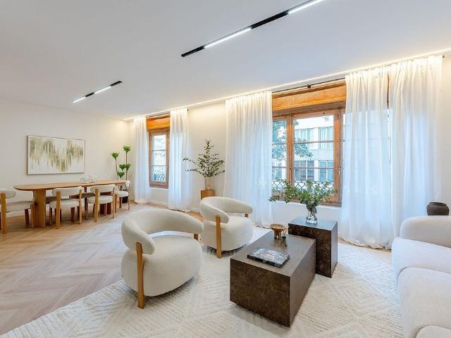 Piso en alquiler en calle De Muntaner, Barcelona, de 214 m² 4 habitaciones por 4.900