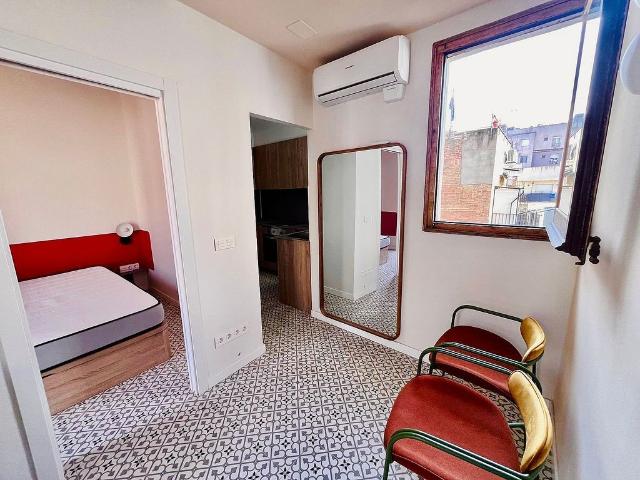 Piso en alquiler en calle De Magalhães, Barcelona, de 50 m² 2 habitaciones por 1.300