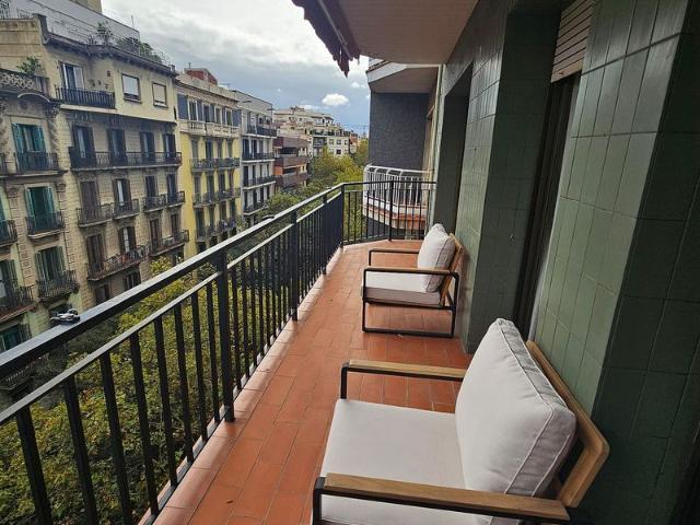 Piso en alquiler en calle De Mallorca, Barcelona, de 95 m² 4 habitaciones por 2.600