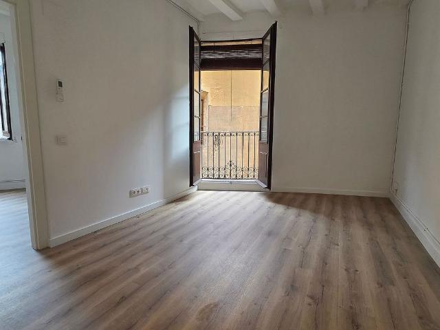 Piso en alquiler en calle De Montjuïc del Bisbe, Barcelona, de 78 m² 2 habitaciones por 1.424