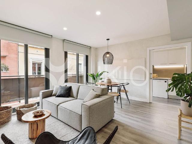 Piso en alquiler en calle De Morales, Barcelona, de 67 m² 2 habitaciones por 2.305