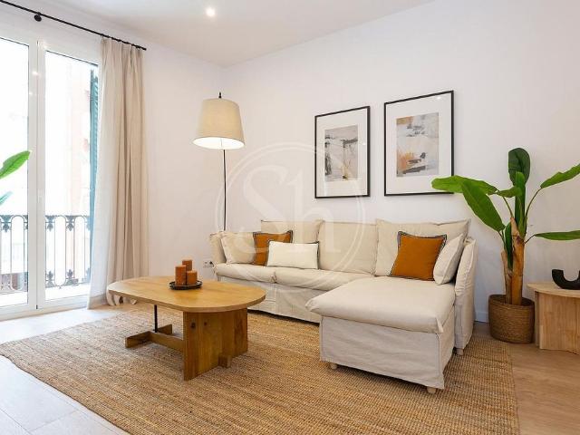 Piso en alquiler en calle De Nàpols, Barcelona, de 89 m² 3 habitaciones por 2.100