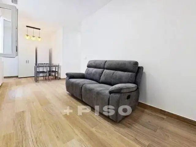 Piso en alquiler en Calle de Alcántara