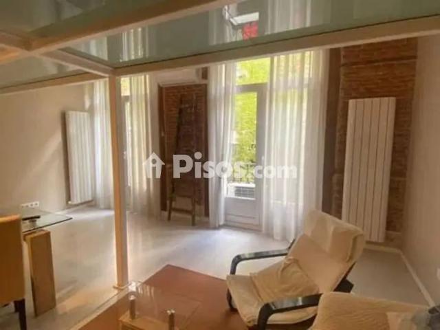 Piso en alquiler en Calle de Alburquerque
