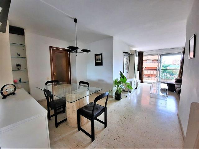 Piso en alquiler en calle De Badajoz, Barcelona, de 84 m² 3 habitaciones por 1.500