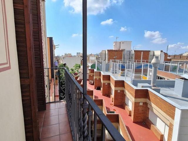 Piso en alquiler en calle De Badia, Barcelona, de 72 m² 2 habitaciones por 1.154