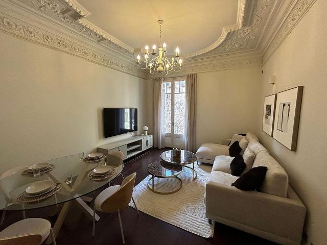 Piso en alquiler en calle De Bailèn, Barcelona, de 75 m² 2 habitaciones por 2.600