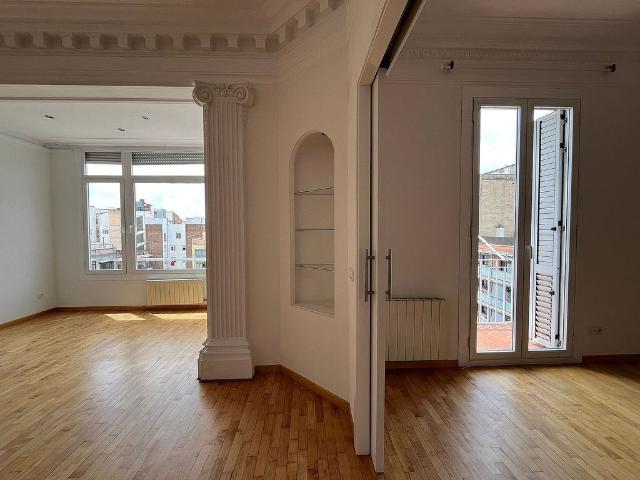 Piso en alquiler en calle De Balmes, Barcelona, de 120 m² 4 habitaciones por 2.365