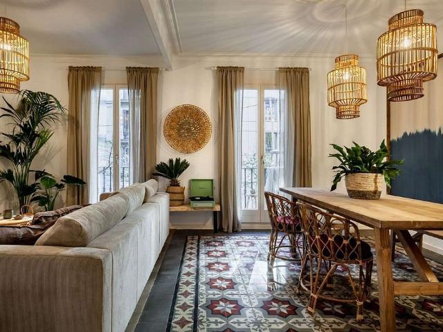 Piso en alquiler en calle De Balmes, Barcelona, de 73 m² 2 habitaciones por 2.228