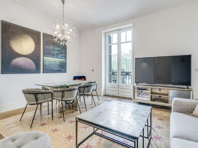 Piso en alquiler en calle De Balmes, Barcelona, de 75 m² 2 habitaciones por 2.800
