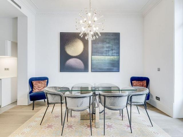 Piso en alquiler en calle De Balmes, Barcelona, de 75 m² 2 habitaciones por 2.800