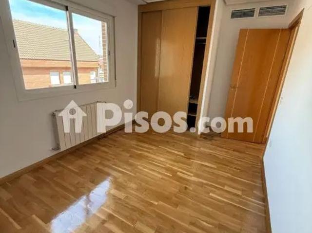Piso en alquiler en Calle de Bascones