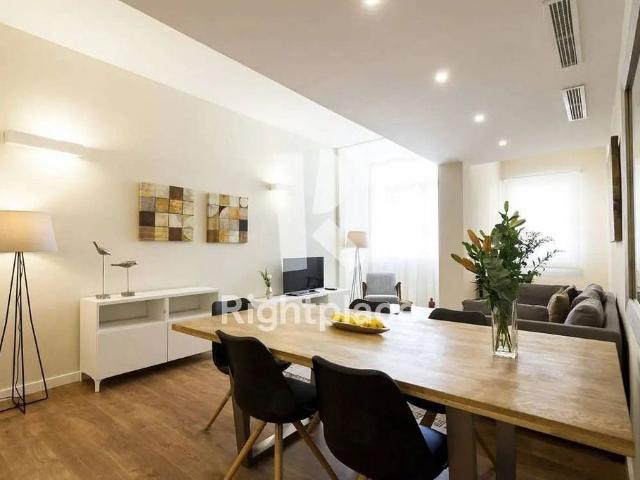 Piso en alquiler en calle De Berlín, Barcelona, de 68 m² 2 habitaciones por 1.454