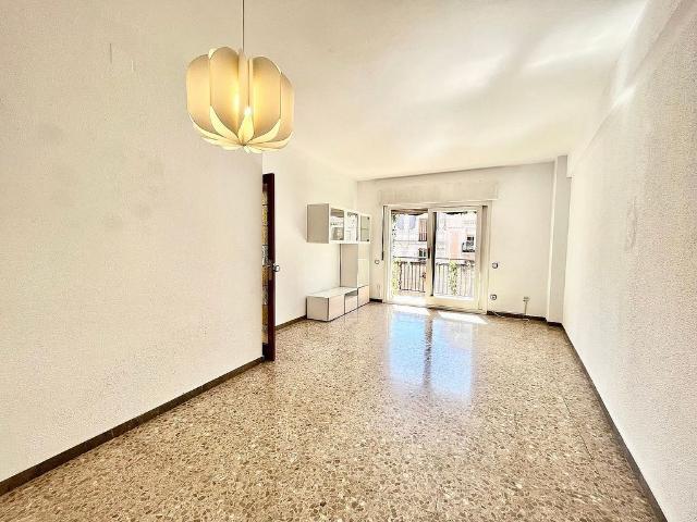 Piso en alquiler en calle De Berlín, Barcelona, de 92 m² 3 habitaciones por 1.575