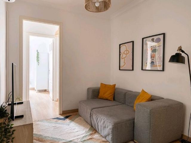 Piso en alquiler en calle De Blasco de Garay, Barcelona, de 49 m² 3 habitaciones por 2.000