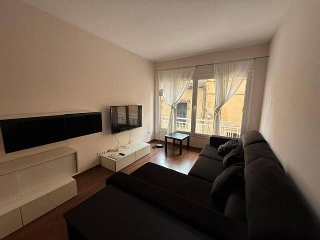 Piso en alquiler en calle De Cabestany, Barcelona, de 71 m² 2 habitaciones por 1.650