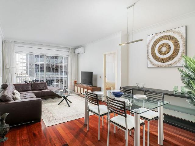 Piso en alquiler en calle De Calàbria, Barcelona, de 75 m² 2 habitaciones por 2.450