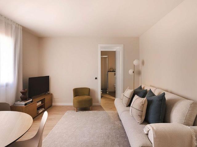 Piso en alquiler en calle De Casanova, Barcelona, de 56 m² 2 habitaciones por 4.260
