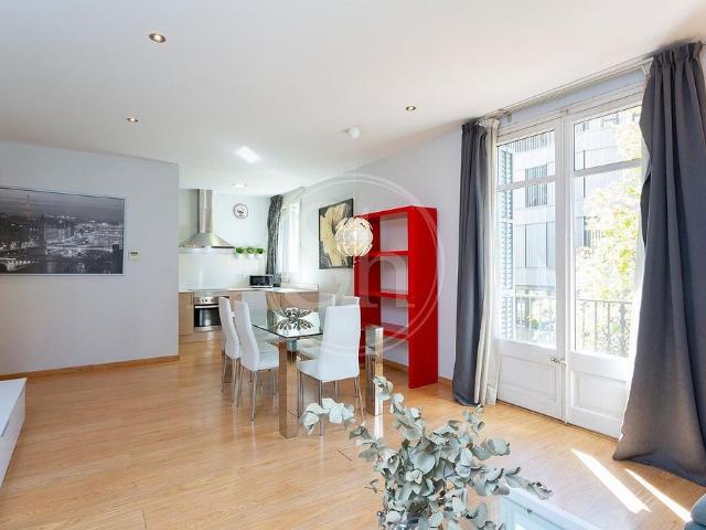 Piso en alquiler en calle De Casanova, Barcelona, de 95 m² 4 habitaciones por 2.595