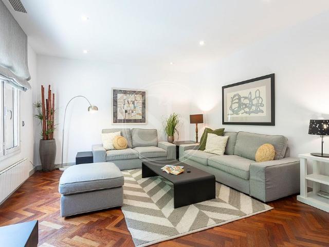 Piso en alquiler en calle De Casanova, Barcelona, de 100 m² 3 habitaciones por 2.395