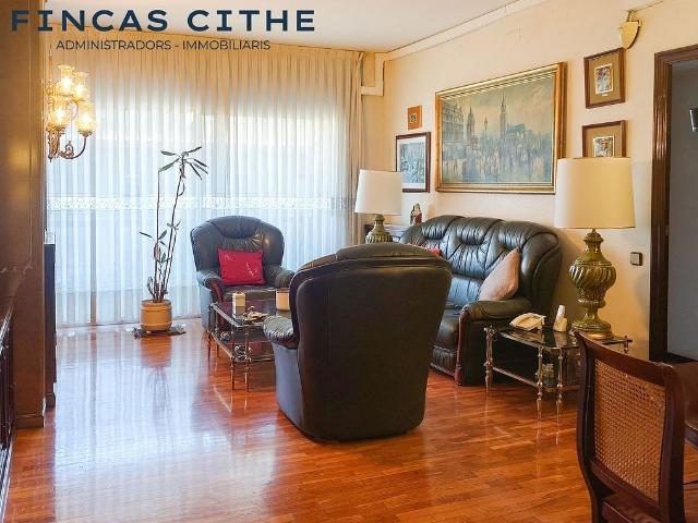 Piso en alquiler en calle De Casanova, Barcelona, de 108 m² 4 habitaciones por 2.340