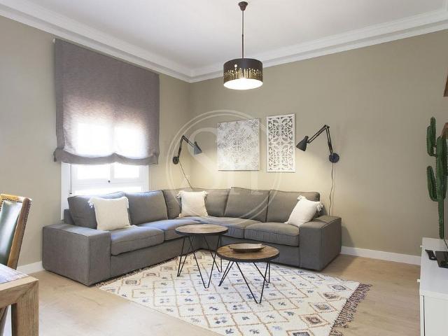 Piso en alquiler en calle De Casanova, Barcelona, de 122 m² 4 habitaciones por 2.995