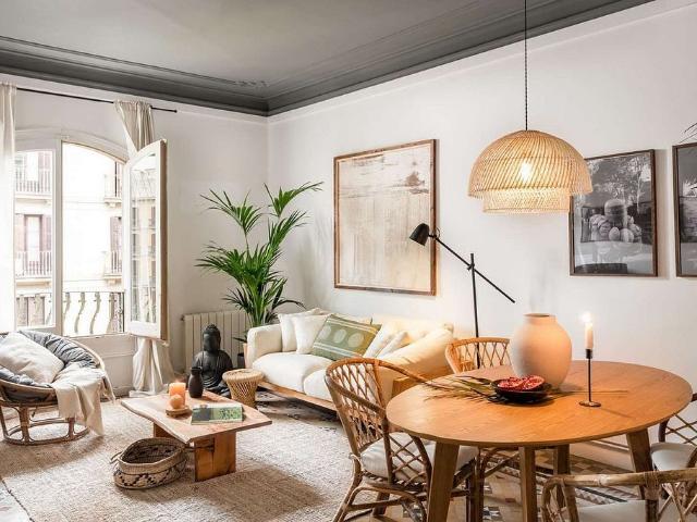 Piso en alquiler en calle De Casp, Barcelona, de 100 m² 2 habitaciones por 2.607