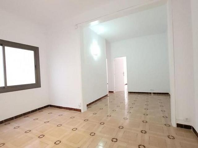 Piso en alquiler en calle De Castella, Barcelona, de 76 m² 4 habitaciones por 1.620