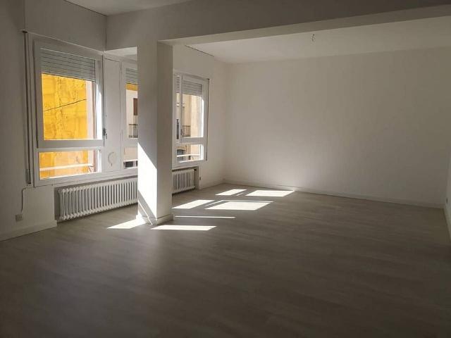 Piso en alquiler en calle De Capmany, Sabadell, de 109 m² 4 habitaciones por 1.215