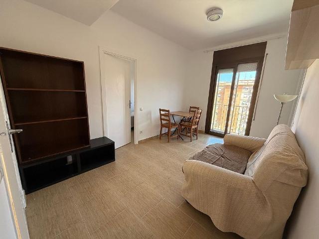 Piso en alquiler en calle De Cartagena, Barcelona, de 80 m² 3 habitaciones por 1.400