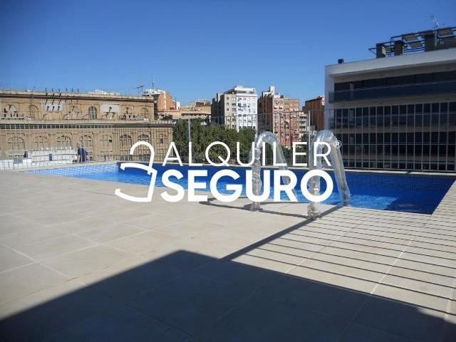Piso en alquiler en calle De Clara Campoamor, Hospitalet de Llobregat, L´, de 66 m² 2 habitaciones por 1.156