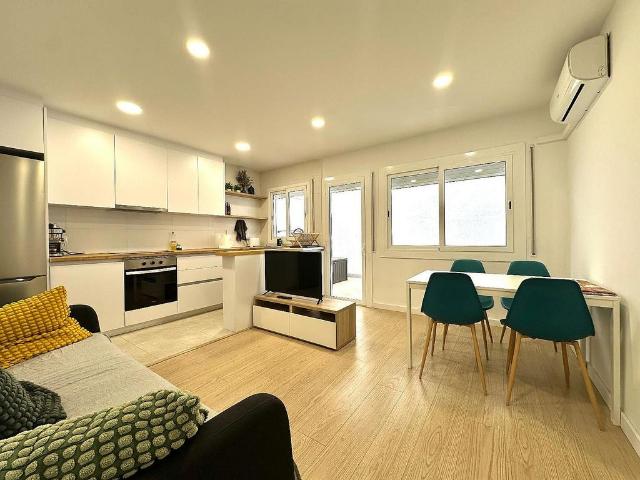 Piso en alquiler en calle De Colom, Terrassa, de 65 m² 3 habitaciones por 1.017