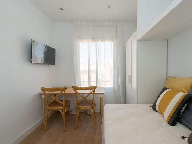Piso en alquiler en calle De Concepción Arenal, Barcelona, de 100 m² 5 habitaciones por 2.300