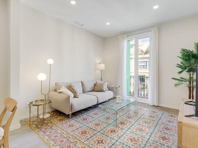 Piso en alquiler en calle De Còrsega, Barcelona, de 70 m² 2 habitaciones por 2.600