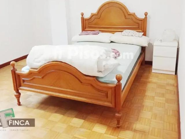 Piso en alquiler en Calle de Fuertes Acevedo, cerca de Calle del Catedrático Rodrigo Uría