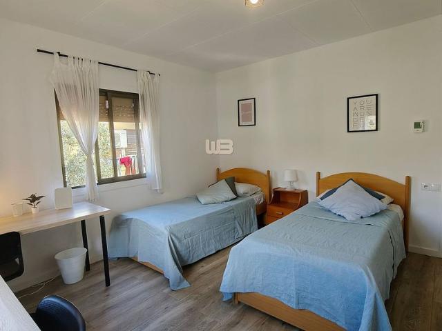 Piso en alquiler en calle De Felip II, Barcelona, de 63 m² 3 habitaciones por 2.500