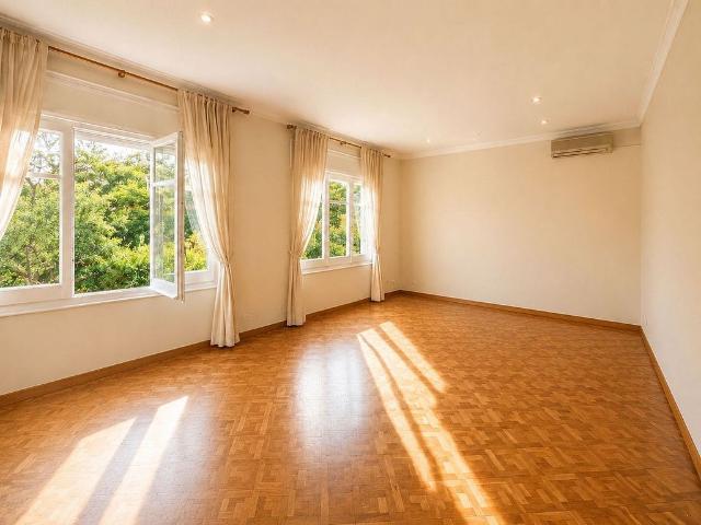Piso en alquiler en calle De Ferran Valls i Taberner, Barcelona, de 142 m² 4 habitaciones por 2.774