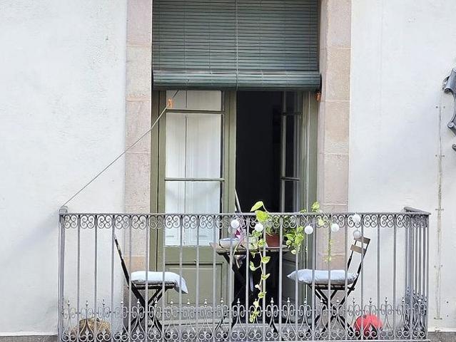 Piso en alquiler en calle De Ferran, Barcelona, de 95 m² 3 habitaciones por 2.000