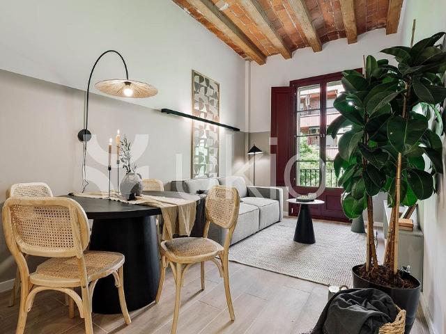 Piso en alquiler en calle De Floridablanca, Barcelona, de 61 m² 2 habitaciones por 2.285