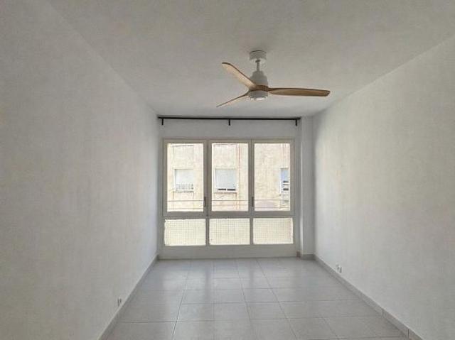 Piso en alquiler en calle De Floridablanca, Barcelona, de 73 m² 3 habitaciones por 1.210
