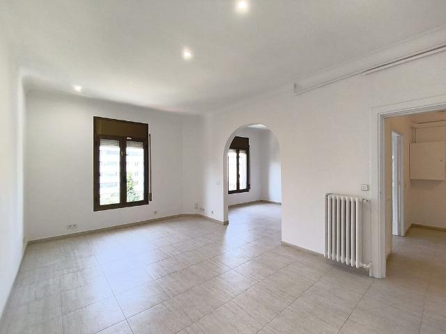 Piso en alquiler en calle De Fontcoberta, Barcelona, de 128 m² 4 habitaciones por 2.350