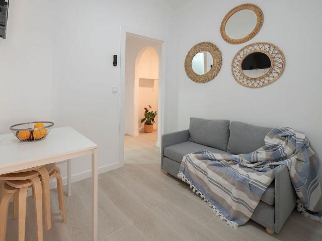 Piso en alquiler en calle De Guitard, Barcelona, de 75 m² 4 habitaciones por 2.200