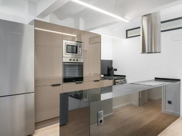 Piso en alquiler en calle De Girona, Barcelona, de 70 m² 2 habitaciones por 2.300